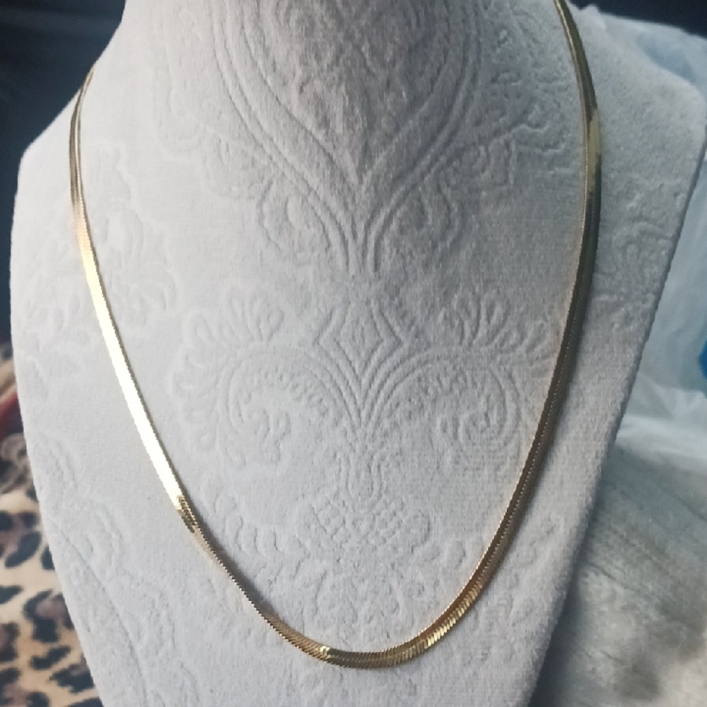 Elegant Gold Necklace